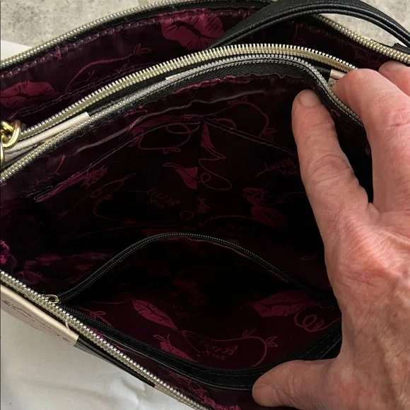 Betsey Johnson Black & White Striped Heart Stud Crossbody - Picture 8 of 10